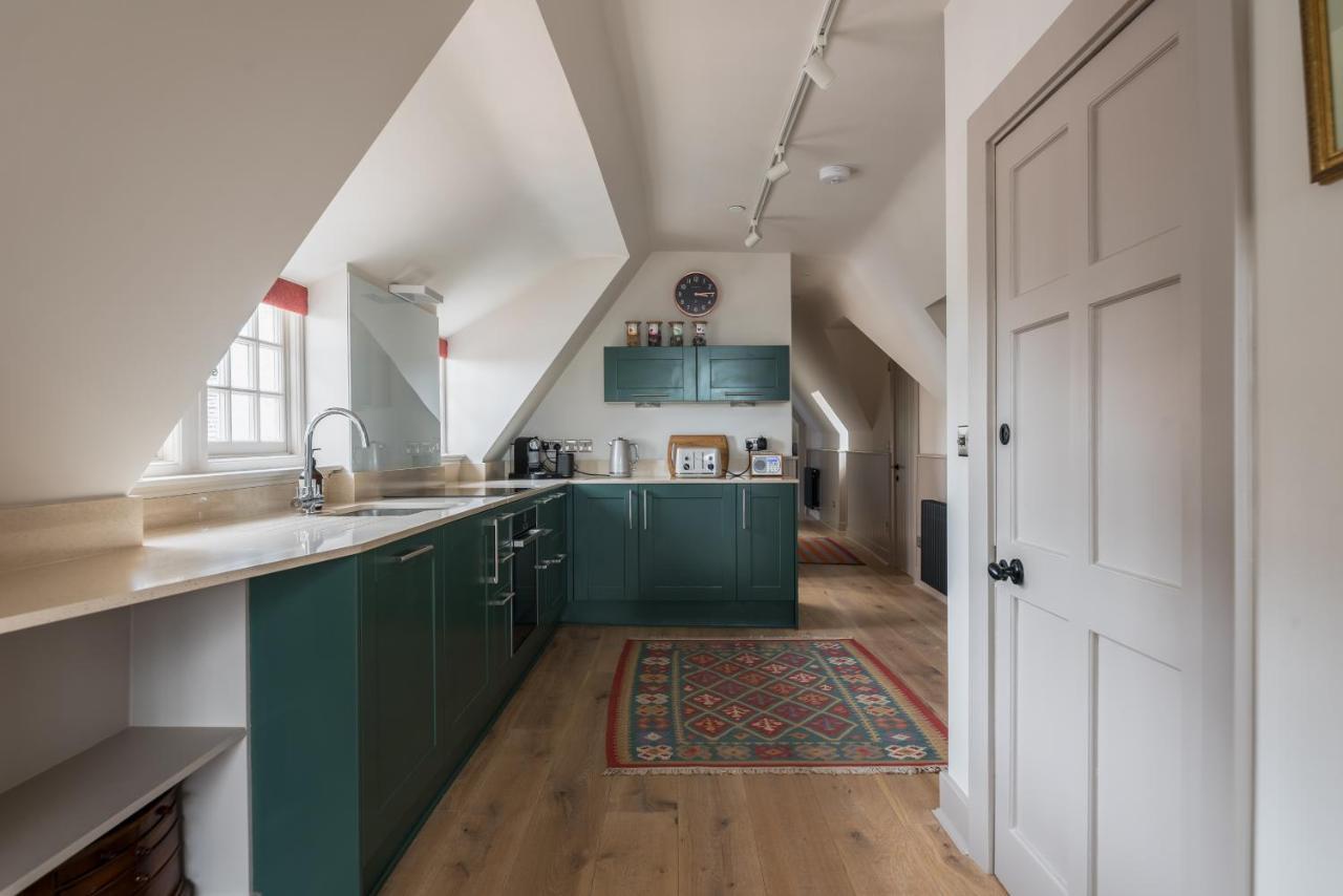 Amazing Penthouse, Stunning Views, Castle 2 Mins Apartment Edinburgh Exterior photo